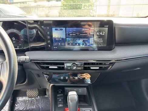 Used 2025 Nissan Kicks SR FWD image 24