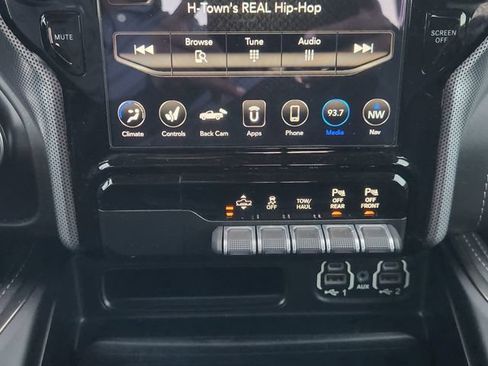 Used 2020 RAM 1500 Limited w/ Black Appearance Package RWD image 17