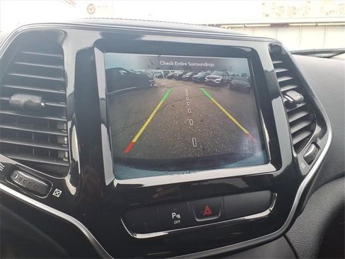 Used 2020 Jeep Cherokee Limited image 16