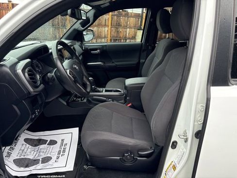 Used 2018 Toyota Tacoma TRD Sport w/ Technology Package AWD/4WD image 15