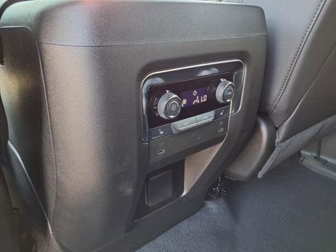 New 2025 Chevrolet Suburban Premier image 24