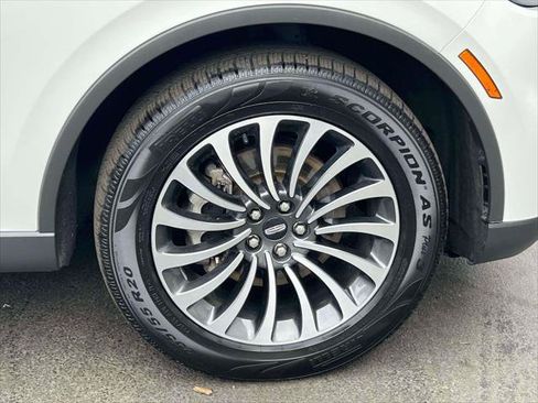 Used 2023 Lincoln Aviator AWD w/ Premium Package image 8