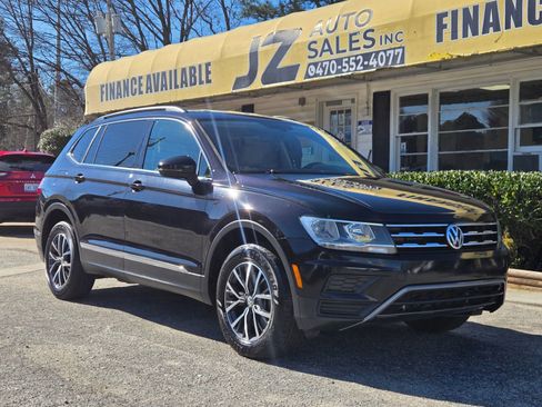 Used 2020 Volkswagen Tiguan SE image 1