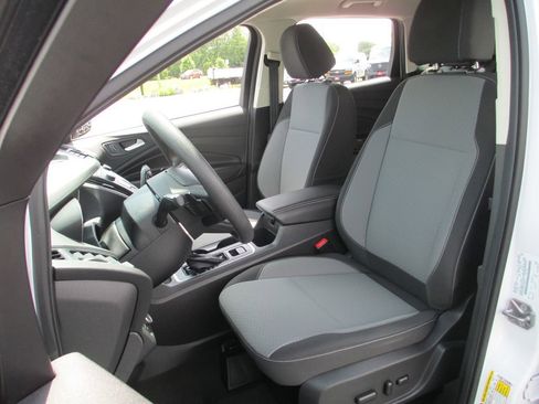 Used 2017 Ford Escape SE FWD image 19