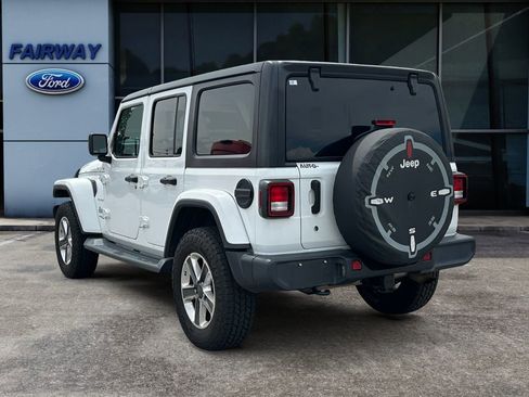 Used 2018 Jeep Wrangler Unlimited Sahara AWD/4WD image 4