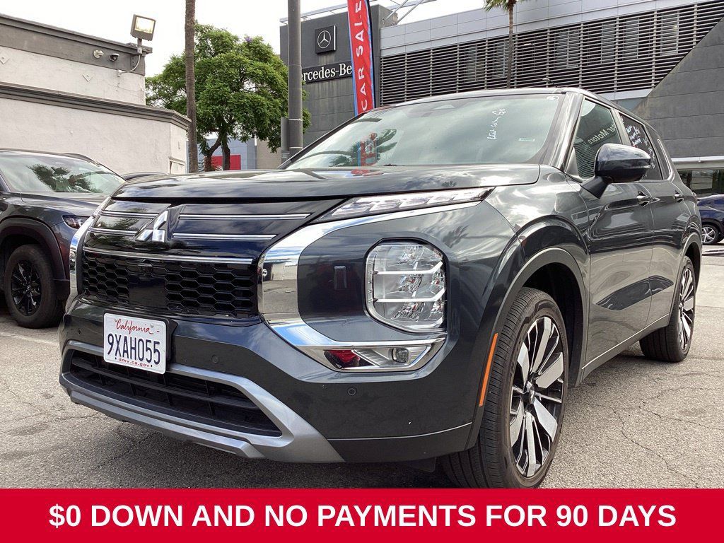 Used 2025 Mitsubishi Outlander SE AWD/4WD image 1