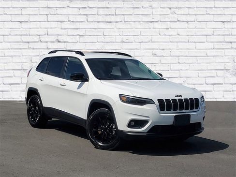 Used 2023 Jeep Cherokee Altitude Lux image 1