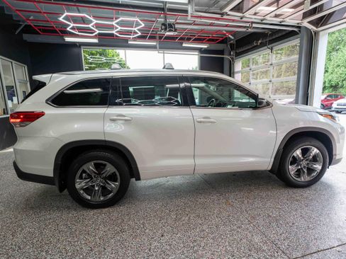 Used 2017 Toyota Highlander Limited Platinum AWD/4WD image 4