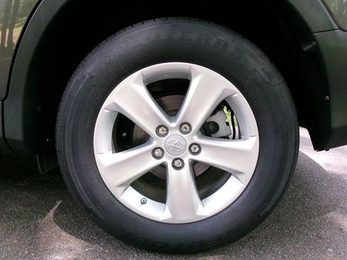 Used 2013 Toyota RAV4 XLE FWD image 44