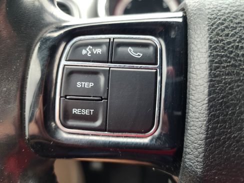 Used 2019 Dodge Grand Caravan SXT FWD image 19