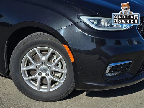 Used 2023 Chrysler Pacifica Touring-L FWD image 9