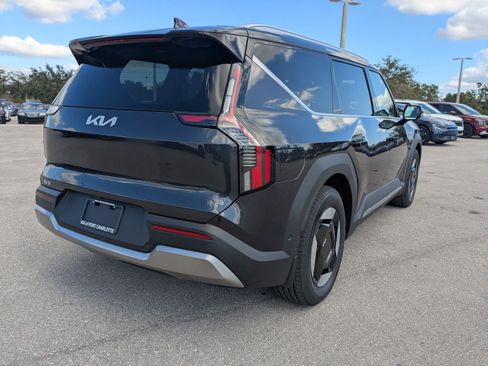 New 2026 Kia EV9 Wind image 5
