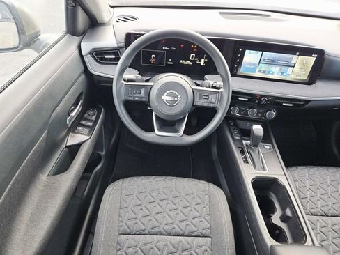 Used 2025 Nissan Kicks SV w/ Charging Package image 10