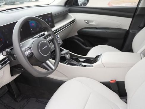 Used 2025 Hyundai Tucson SE image 18