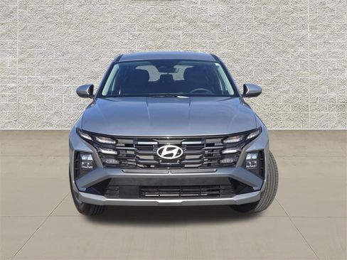 Used 2025 Hyundai Tucson SE image 2