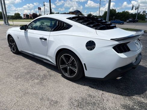 Used 2025 Ford Mustang Coupe RWD image 4