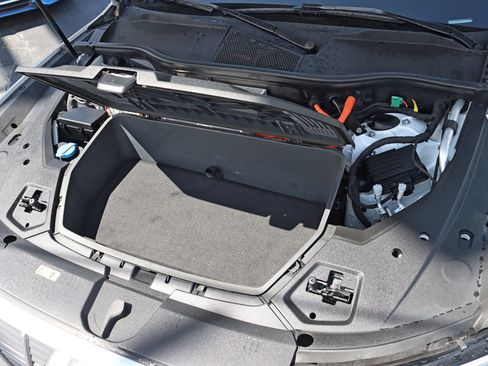 Used 2019 Audi e-tron Premium Plus image 41