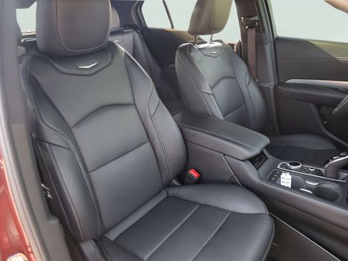 Used 2022 Cadillac XT4 Premium Luxury w/ Technology Package FWD image 34