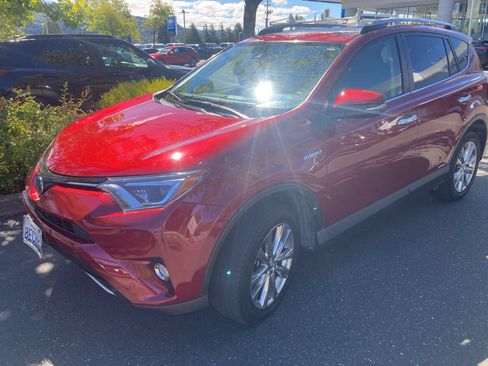Used 2018 Toyota RAV4 Limited w/ Advanced Technology Package AWD/4WD image 2