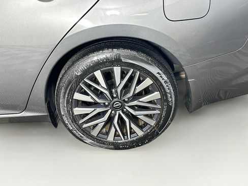 Used 2023 Nissan Altima 2.5 SV FWD image 11