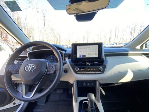 Certified 2023 Toyota Corolla Cross XLE image 26