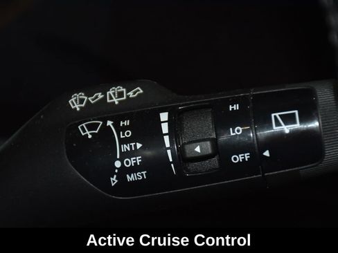 Used 2025 Kia Carnival FWD image 17