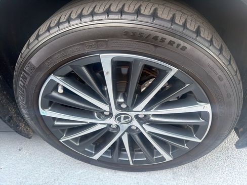 Used 2024 Lexus ES 300h w/ Premium Package FWD image 3