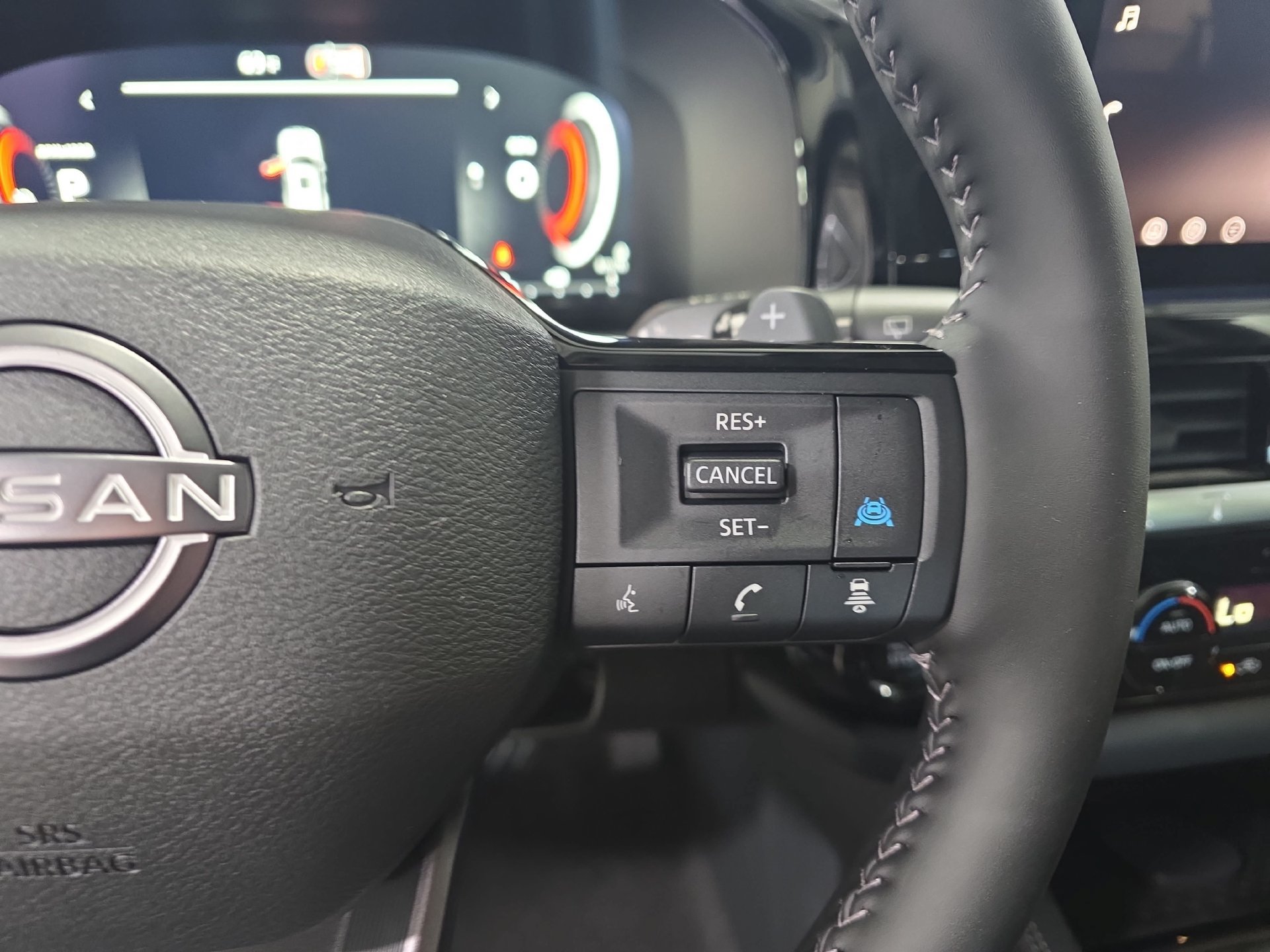 New 2026 Nissan Pathfinder Platinum FWD image 18
