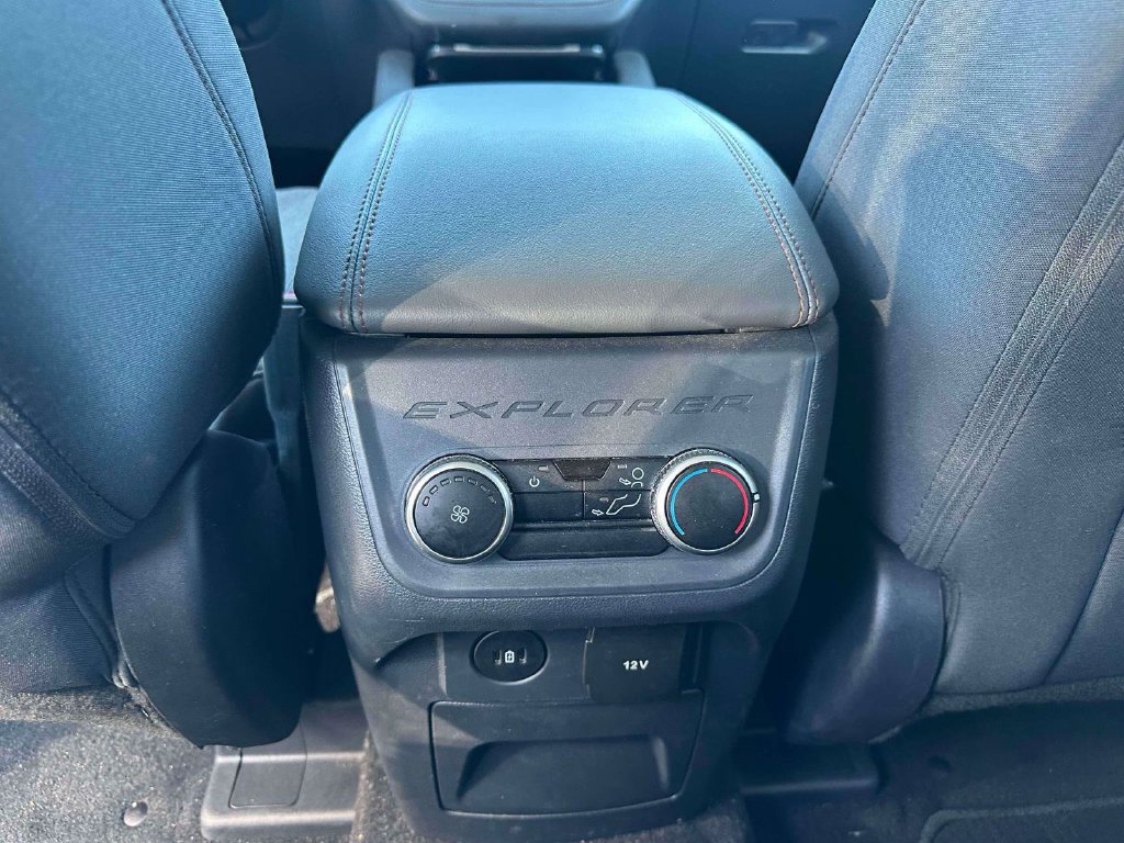 Used 2025 Ford Explorer Active AWD/4WD image 13