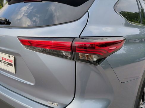 Used 2021 Toyota Highlander XLE FWD image 7