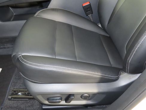 Certified 2025 Nissan Rogue SL image 39