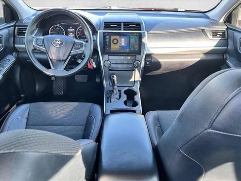 Used 2017 Toyota Camry SE image 19