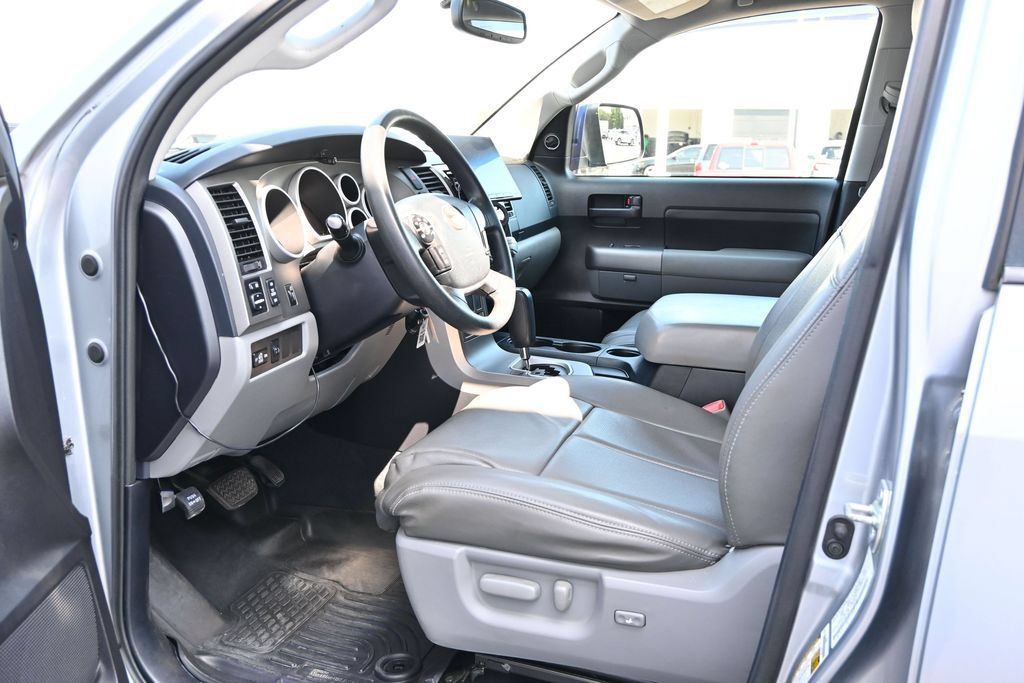 Used 2013 Toyota Tundra 2WD CrewMax w/ SR5 Pkg image 13