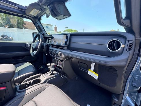 New 2026 Jeep Wrangler Unlimited Sahara AWD/4WD image 17