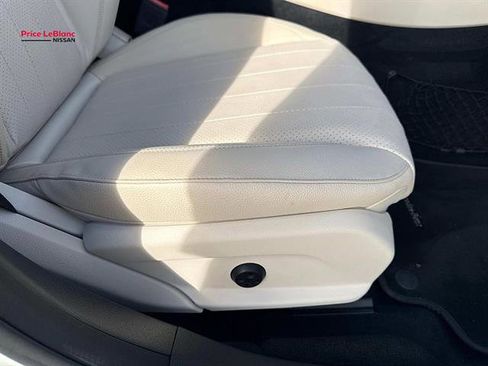 Used 2018 Mercedes-Benz E 300 image 13