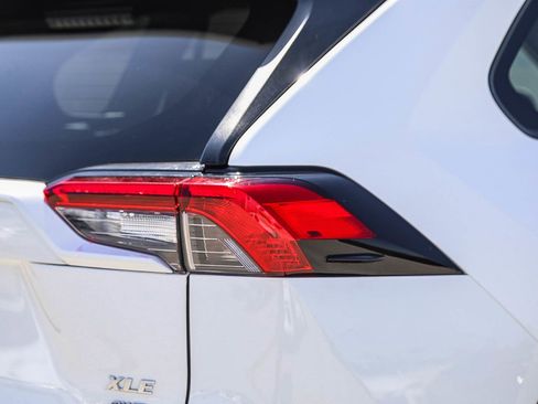 Used 2020 Toyota RAV4 XLE w/ Convenience Package image 9