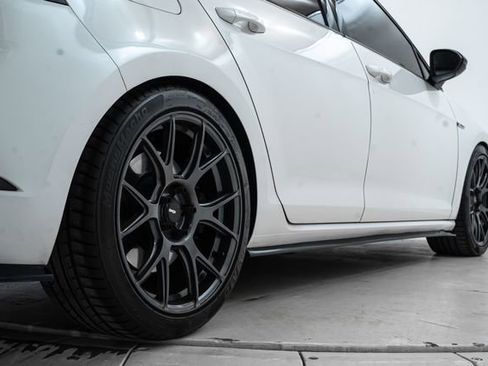 Used 2019 Volkswagen Golf R 4-Door image 9