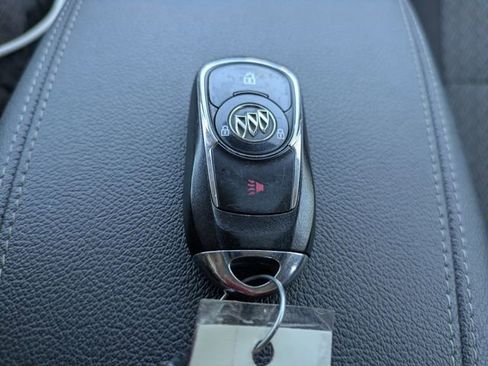 Used 2018 Buick Regal Preferred w/ Driver Confidence Package #1 FWD image 29