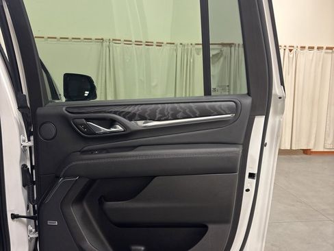 Used 2023 GMC Yukon XL Denali image 41