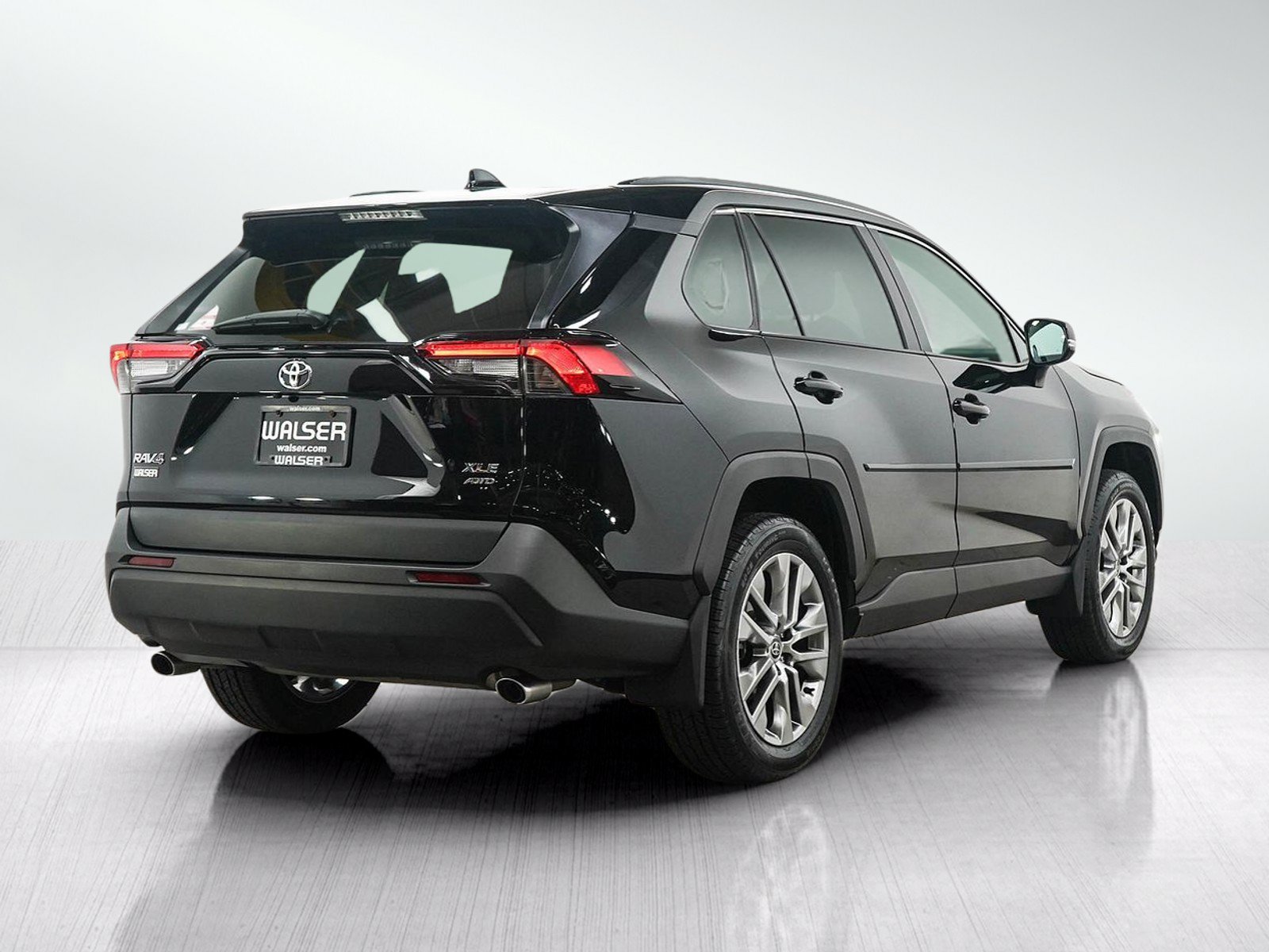 Used 2023 Toyota RAV4 XLE Premium AWD/4WD image 5