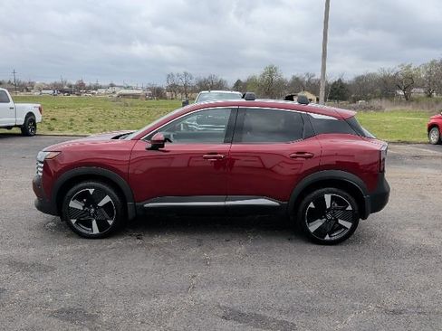 Used 2025 Nissan Kicks SR image 2