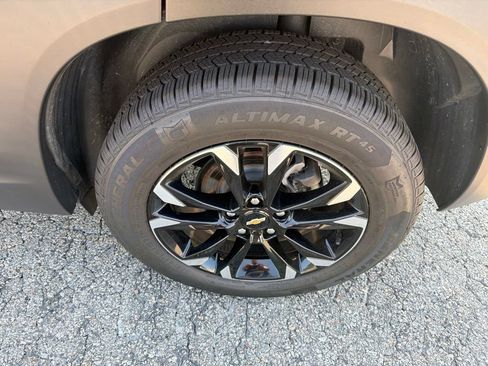 Used 2022 Chevrolet TrailBlazer LT AWD/4WD image 2