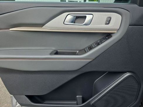 Certified 2025 Ford Explorer Active AWD/4WD image 17