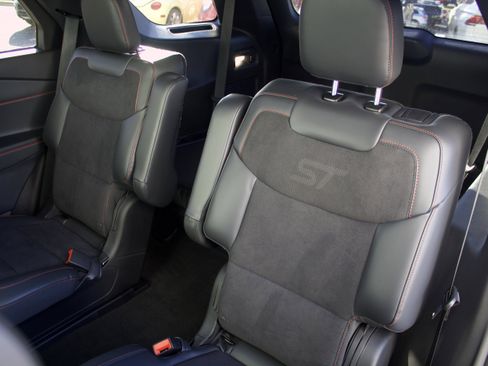 Used 2025 Ford Explorer ST image 28