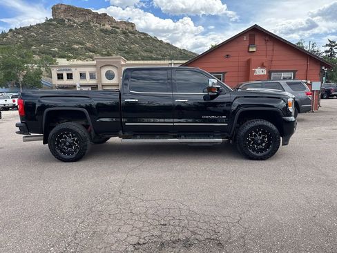 Used 2019 GMC Sierra 2500 Denali w/ Duramax Plus Package AWD/4WD image 9