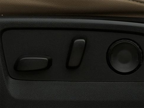 Used 2023 Chevrolet Suburban Premier image 24