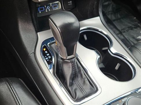 Used 2022 Jeep Grand Cherokee Laredo X image 11