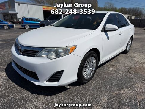 Used 2014 Toyota Camry L image 1