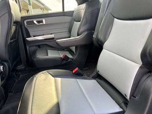 Used 2023 Ford Explorer XLT w/ Equipment Group 202A AWD/4WD image 18