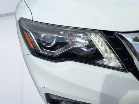 Used 2018 Nissan Pathfinder SV FWD image 9